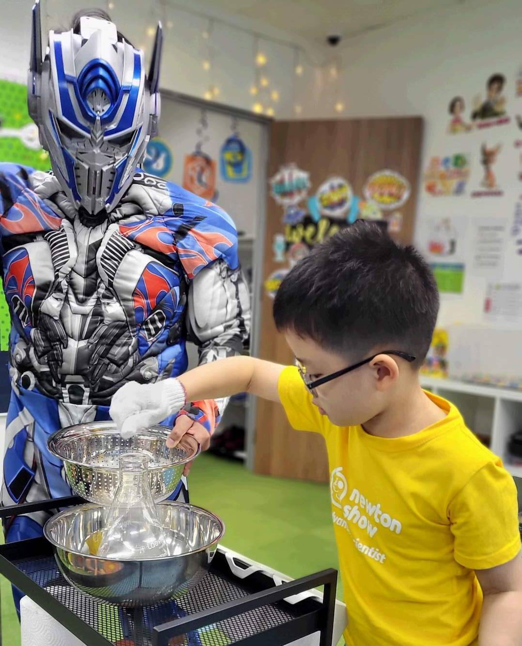 Children at a Newtonshow cartoon birthday party in Hong Kong (5)