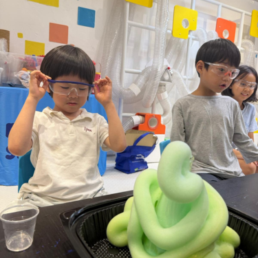 Smiling kids enjoying a Newtonshow Hong Kong science camp activity