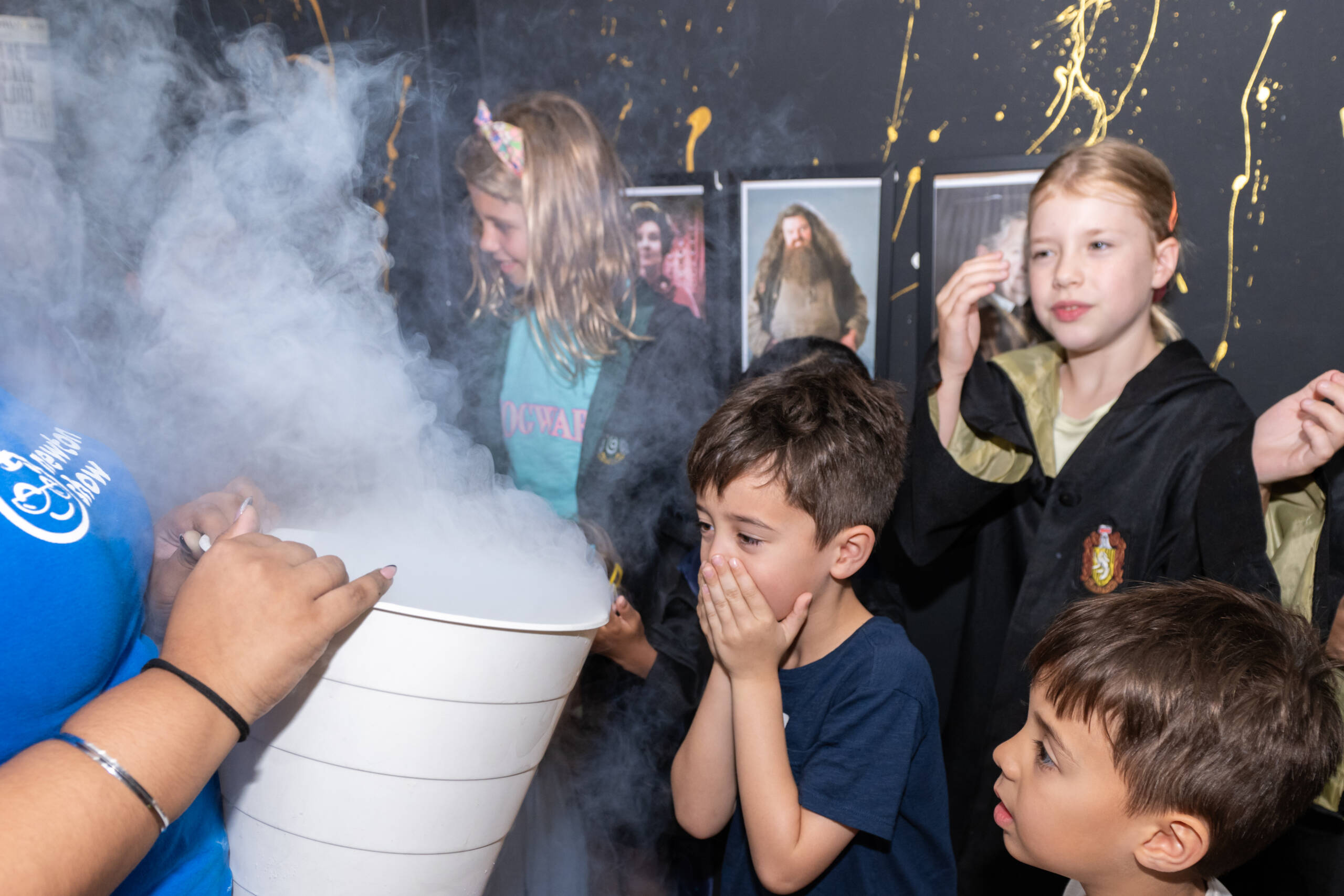 Children at a Newtonshow science birthday party in Hong Kong (6)