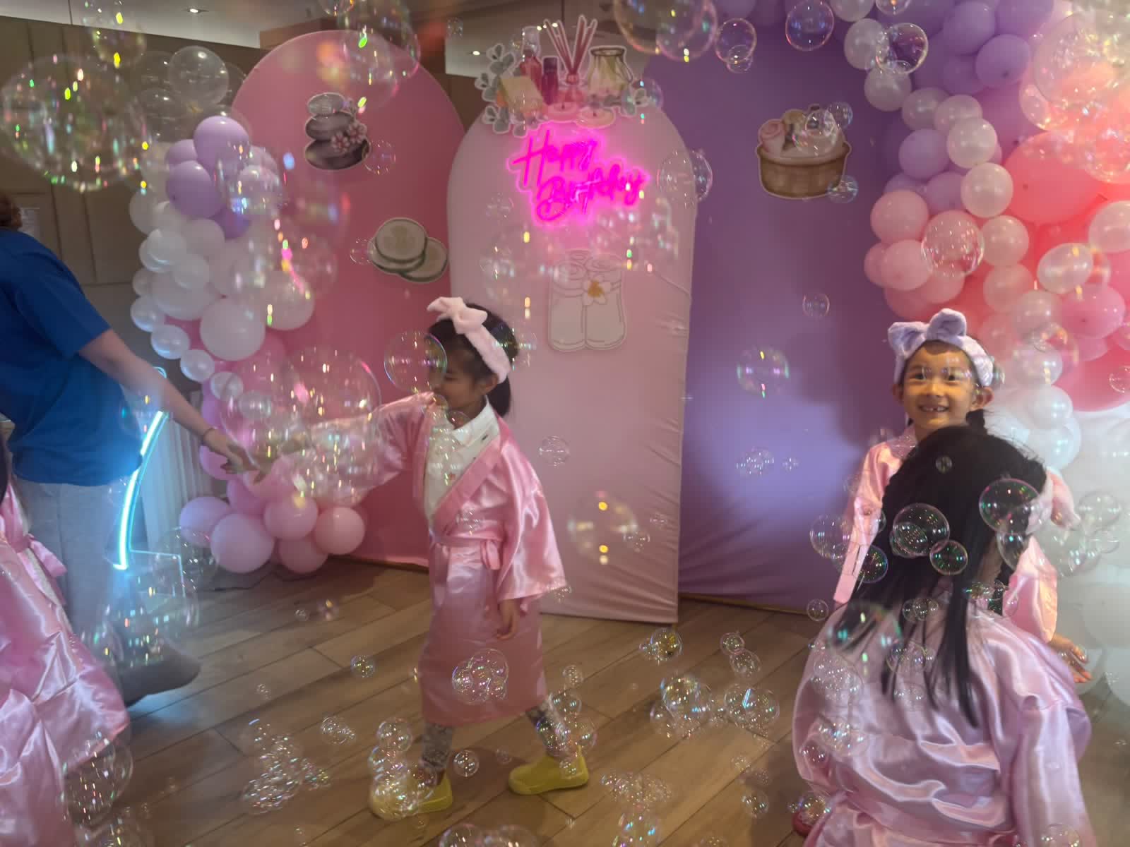 Girl in a pink robe relaxing with a chocolate face mask and cucumber slices at a Newtonshow spa birthday party in Hong Kong