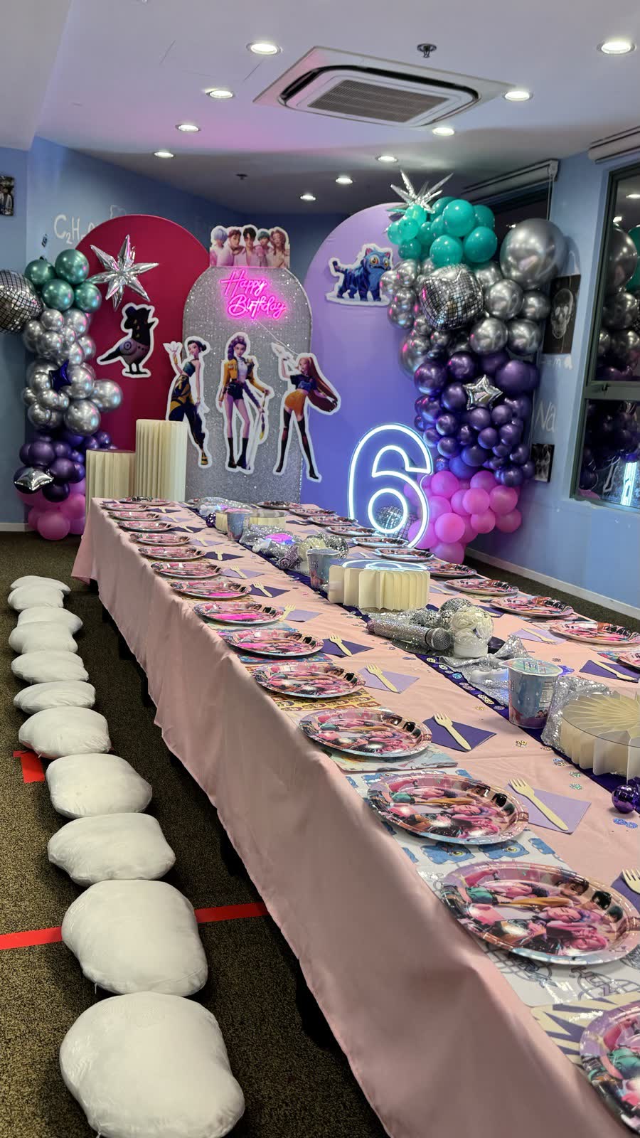 K-POP themed party table set for guests at a Newtonshow Hong Kong party